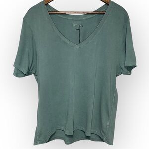 NWT Unsubscribed Classic V Tee Olive Daze Distressed Neckline Size Large